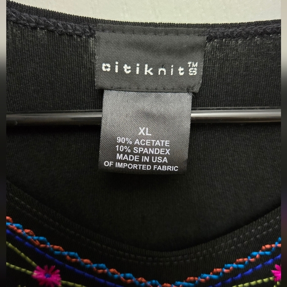 Citiknits Black V-Neck Floral Tunic Top Womens XL Stretch Shiny Knit Made in USA - Picture 4 of 4